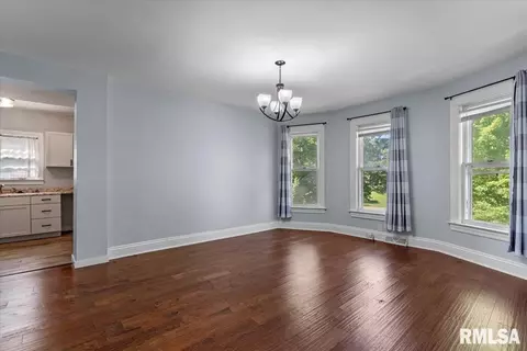 Living - 600 E Black Ave, Springfield, IL 62702 photo 1 of 4