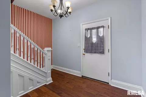 Entry Way - 600 E Black Ave, Springfield, IL 62702 photo 2 of 3