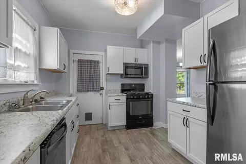 Kitchen - 600 E Black Ave, Springfield, IL 62702 photo 3 of 3