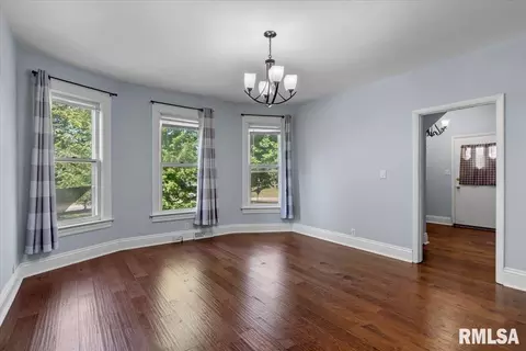 Living - 600 E Black Ave, Springfield, IL 62702 photo 2 of 4