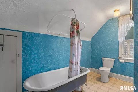 Bath - 600 E Black Ave, Springfield, IL 62702 photo 4 of 4
