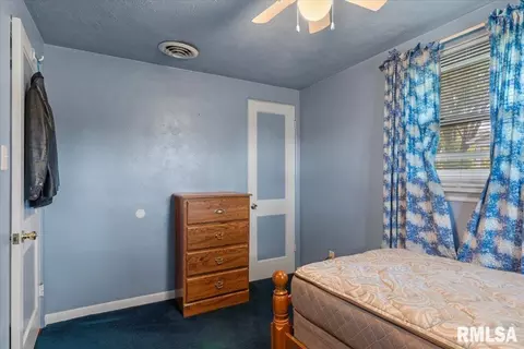 Bedroom - 1608 E Knox Ave, Springfield, IL 62703 photo 2 of 5