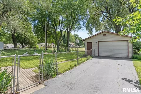 Exterior - 1608 E Knox Ave, Springfield, IL 62703 photo 3 of 6