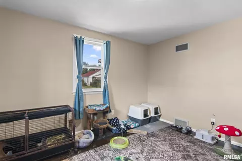 Bedroom - 1812 E Converse St, Springfield, IL 62702 photo 10 of 11