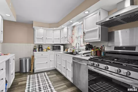 Kitchen - 1812 E Converse St, Springfield, IL 62702 photo 2 of 2