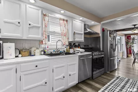 Kitchen - 1812 E Converse St, Springfield, IL 62702 photo 1 of 2