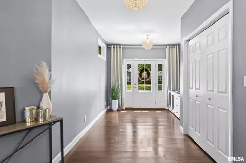 Entry Way - 2001 Creighton Rd, Springfield, IL 62703 photo 1 of 4