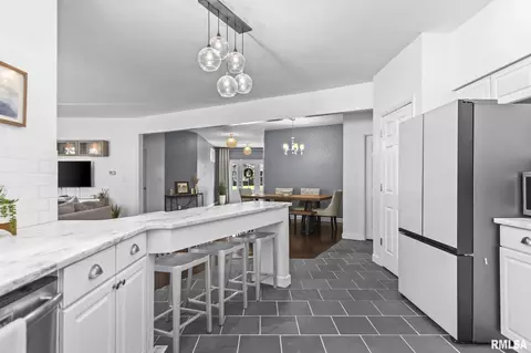 Kitchen - 2001 Creighton Rd, Springfield, IL 62703 photo 5 of 8