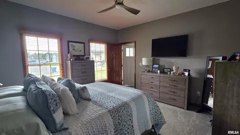 Bedroom - 3816 Bluestem Ct, Springfield, IL 62707 photo 2 of 4