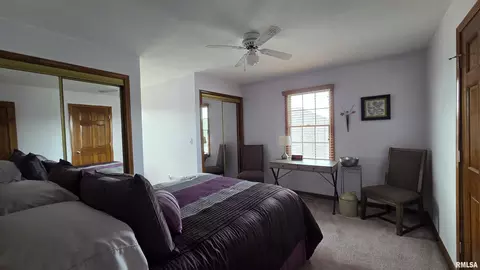 Bedroom - 3816 Bluestem Ct, Springfield, IL 62707 photo 3 of 4