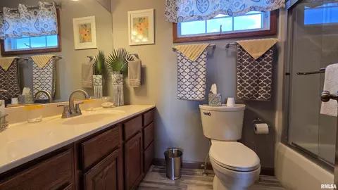 Bath - 3816 Bluestem Ct, Springfield, IL 62707 photo 2 of 2