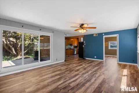 Living - 2952 S 5th St, Springfield, IL 62703 photo 1 of 4