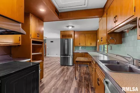 Kitchen - 2952 S 5th St, Springfield, IL 62703 photo 3 of 3