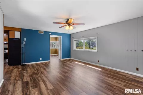 Living - 2952 S 5th St, Springfield, IL 62703 photo 2 of 4