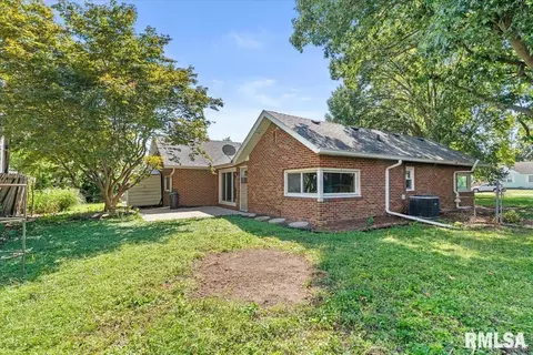 Exterior - 2952 S 5th St, Springfield, IL 62703 photo 6 of 7