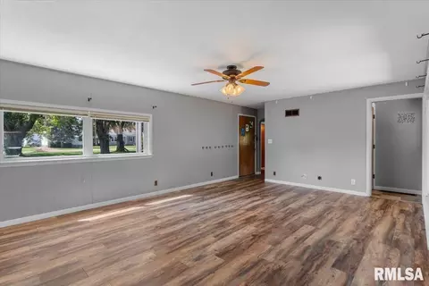 Living - 2952 S 5th St, Springfield, IL 62703 photo 3 of 4