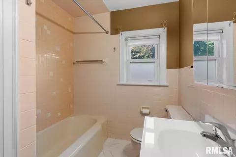 Bath - 2952 S 5th St, Springfield, IL 62703 photo 4 of 4