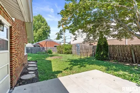 Exterior - 2952 S 5th St, Springfield, IL 62703 photo 5 of 7