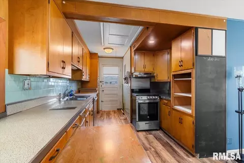 Kitchen - 2952 S 5th St, Springfield, IL 62703 photo 2 of 3