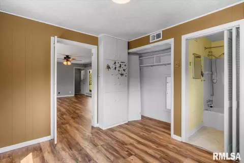 Entry Way - 2952 S 5th St, Springfield, IL 62703 photo 1 of 1