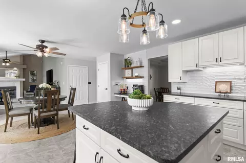 Kitchen - 5105 Eagle Rdg, Springfield, IL 62711 photo 5 of 6