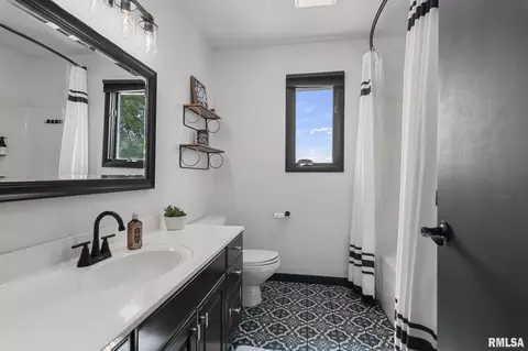 Bath - 5105 Eagle Rdg, Springfield, IL 62711 photo 6 of 8