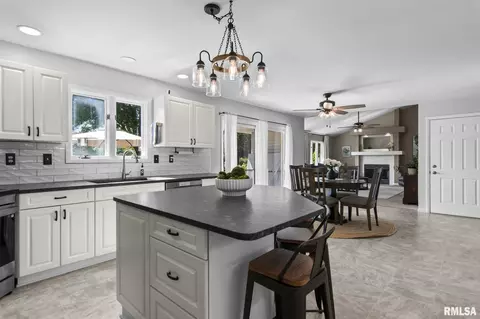 Kitchen - 5105 Eagle Rdg, Springfield, IL 62711 photo 3 of 6
