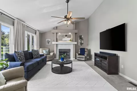Living - 5105 Eagle Rdg, Springfield, IL 62711 photo 3 of 5