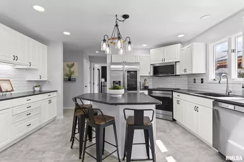 Kitchen - 5105 Eagle Rdg, Springfield, IL 62711 photo 2 of 6
