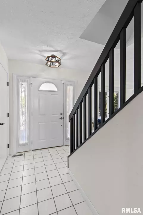 Entry Way - 5105 Eagle Rdg, Springfield, IL 62711 photo 1 of 4