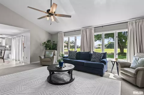 Living - 5105 Eagle Rdg, Springfield, IL 62711 photo 2 of 5