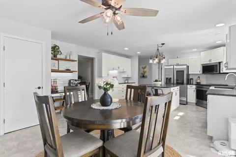 Dining - 5105 Eagle Rdg, Springfield, IL 62711 photo 1 of 7