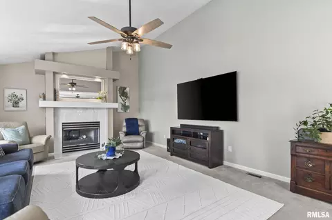 Living - 5105 Eagle Rdg, Springfield, IL 62711 photo 4 of 5