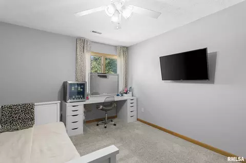 Bedroom - 5105 Eagle Rdg, Springfield, IL 62711 photo 8 of 14