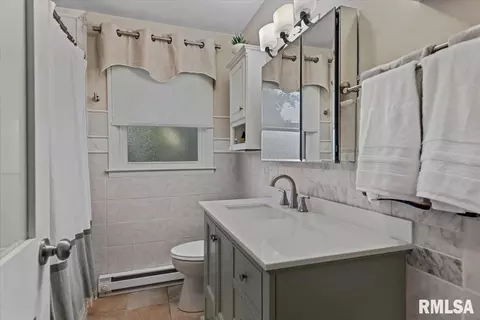 Bath - 14 Hackney Ln, Springfield, IL 62702 photo 1 of 2