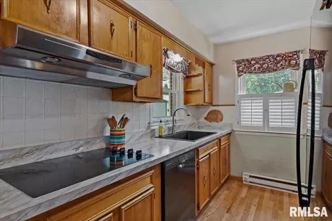 Kitchen - 14 Hackney Ln, Springfield, IL 62702 photo 2 of 3