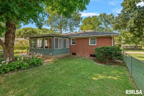 Exterior - 14 Hackney Ln, Springfield, IL 62702 photo 9 of 14