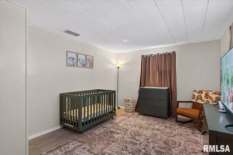 Bedroom - 48 Beverly Rd, Springfield, IL 62702 photo 5 of 6