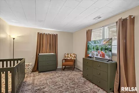 Bedroom - 48 Beverly Rd, Springfield, IL 62702 photo 4 of 6