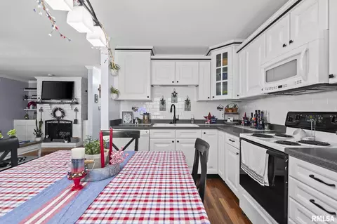 Kitchen - 127 E Hawkeye Way, Springfield, IL 62707 photo 1 of 2