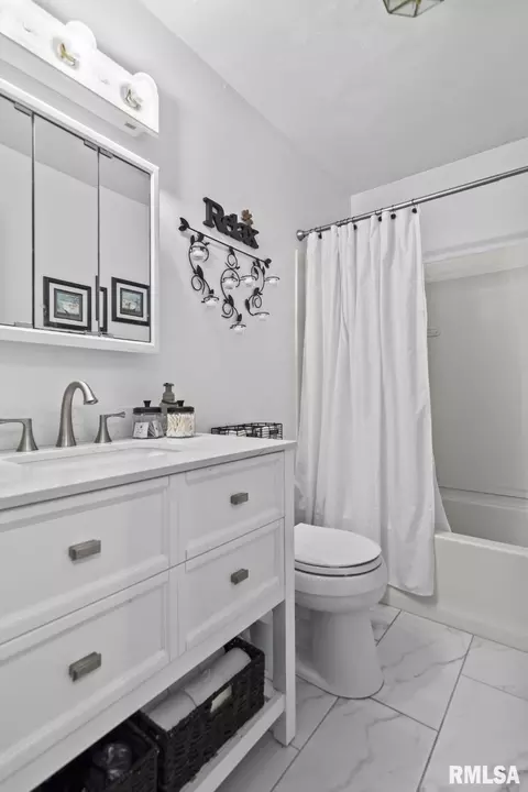 Bath - 127 E Hawkeye Way, Springfield, IL 62707 photo 2 of 2