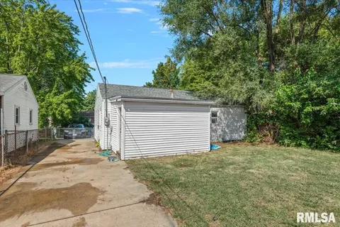 Exterior - 16 Salem Rd, Springfield, IL 62702 photo 2 of 4