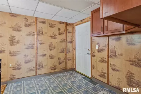Entry Way - 16 Salem Rd, Springfield, IL 62702 photo 3 of 3