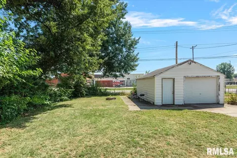 Exterior - 16 Salem Rd, Springfield, IL 62702 photo 4 of 4