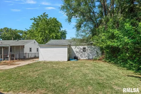 Exterior - 16 Salem Rd, Springfield, IL 62702 photo 3 of 4