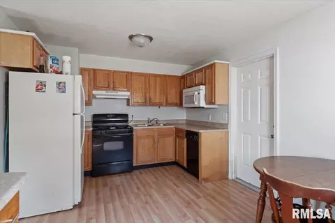 Kitchen - 16 Salem Rd, Springfield, IL 62702 photo 1 of 1