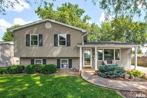 1491 Bridge Ave, Galesburg, IL 61401