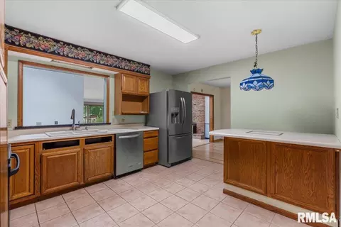 Kitchen - 8 Pajim Ln, Springfield, IL 62712 photo 3 of 3
