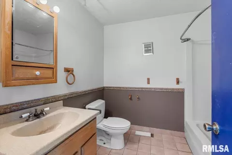 Bath - 8 Pajim Ln, Springfield, IL 62712 photo 1 of 4