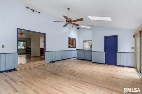 Living - 8 Pajim Ln, Springfield, IL 62712 photo 10 of 13